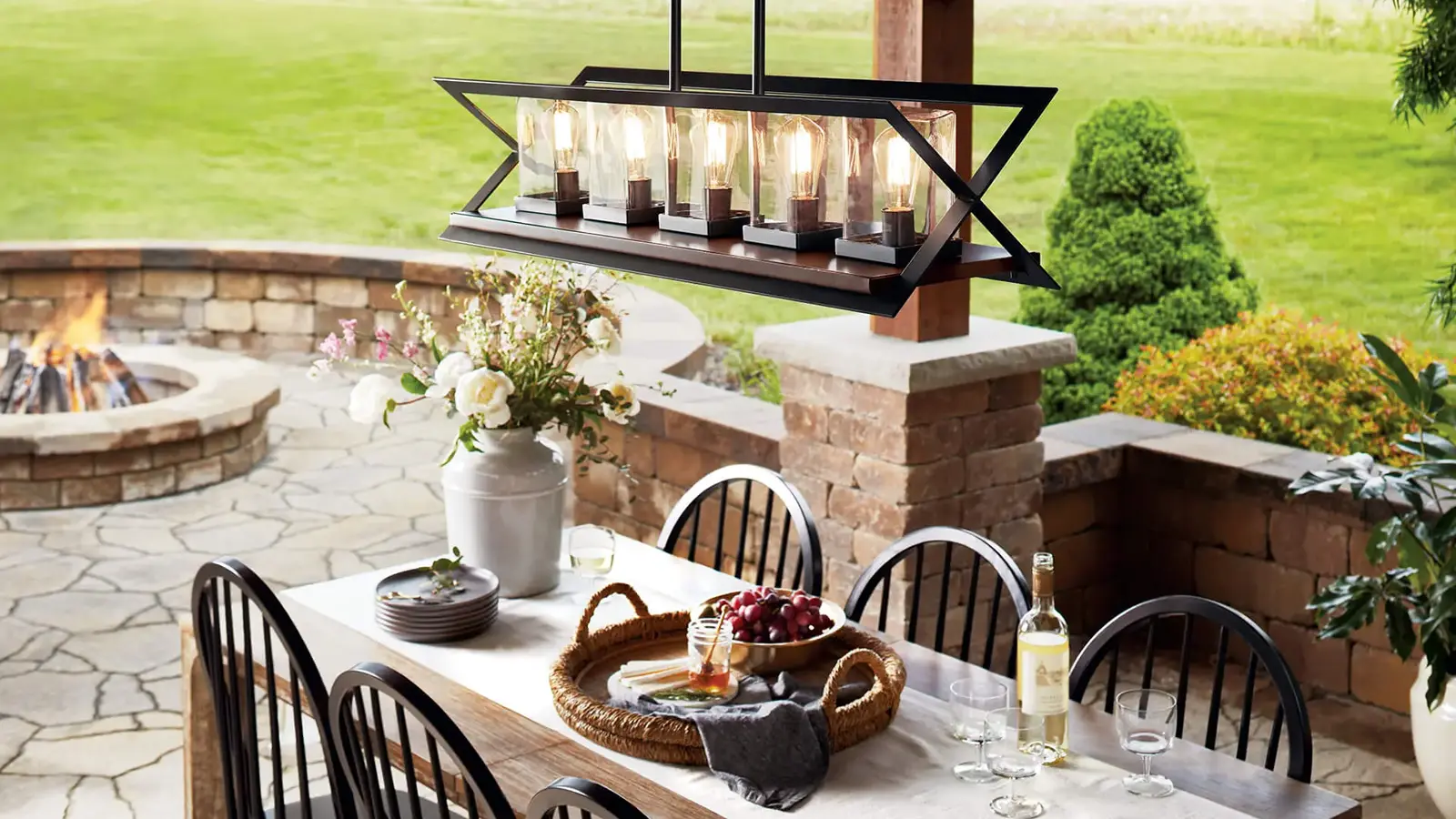 Right Outdoor Lighting for Spring Entertaining